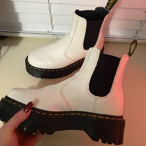 doc martens 2976 chelsea boot in white